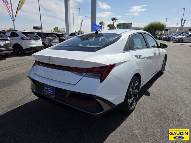 Used 2025 Hyundai Elantra SEL FWD image 7