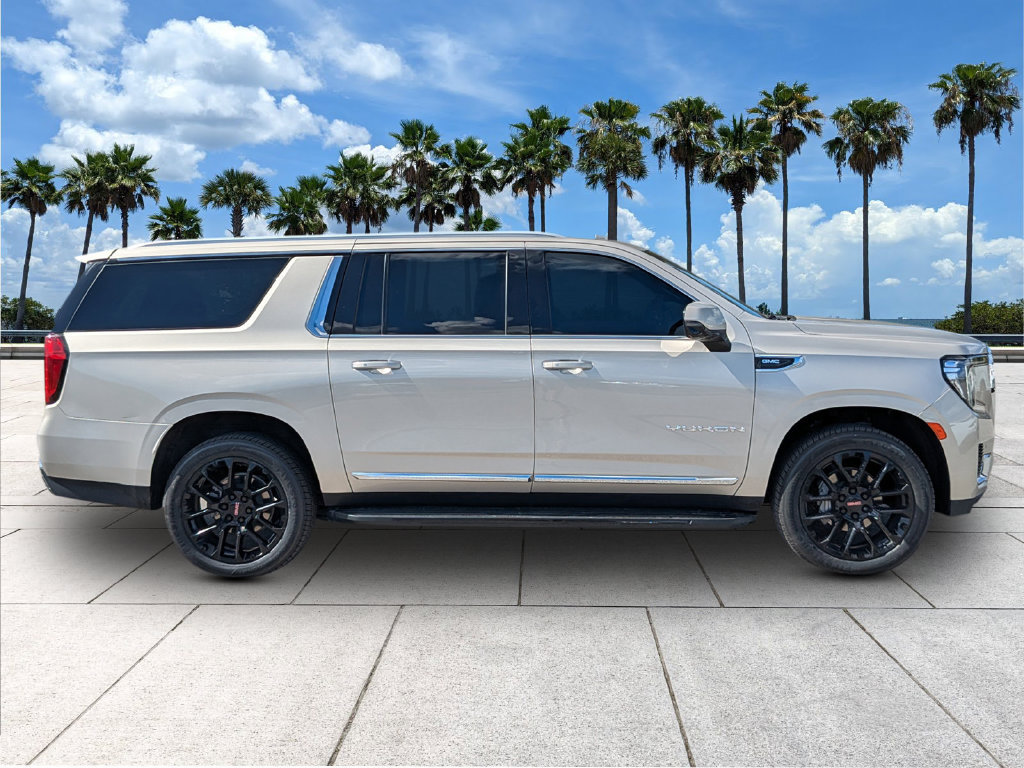 Used 2023 GMC Yukon XL SLT w/ SLT Premium Package AWD/4WD image 11