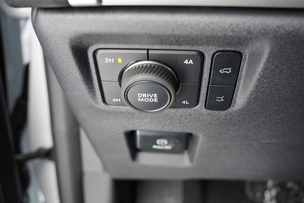 Certified 2025 Ford Expedition Active image 27