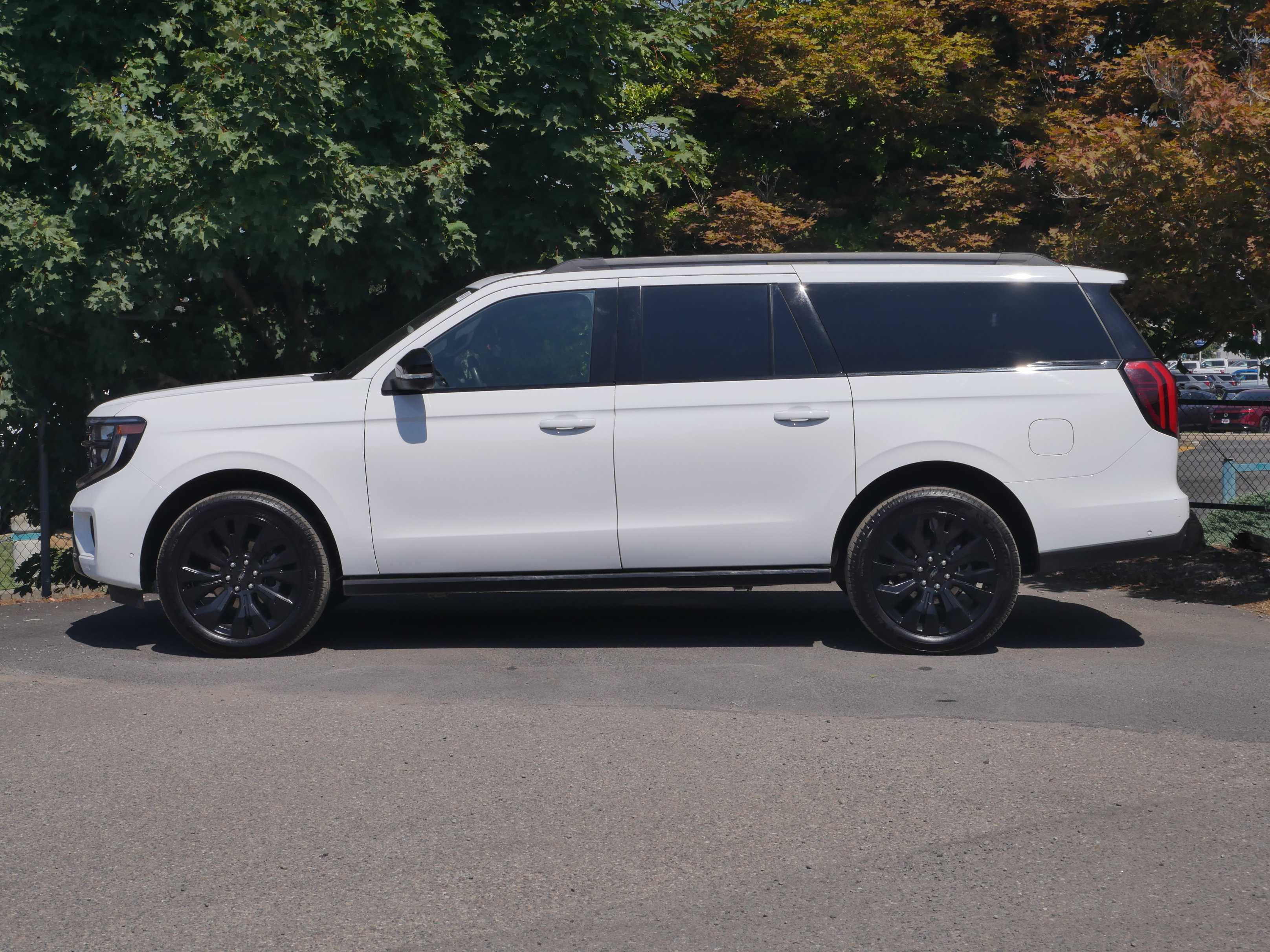 Certified 2025 Ford Expedition Max Platinum w/ Stealth Appearance Package AWD/4WD image 17