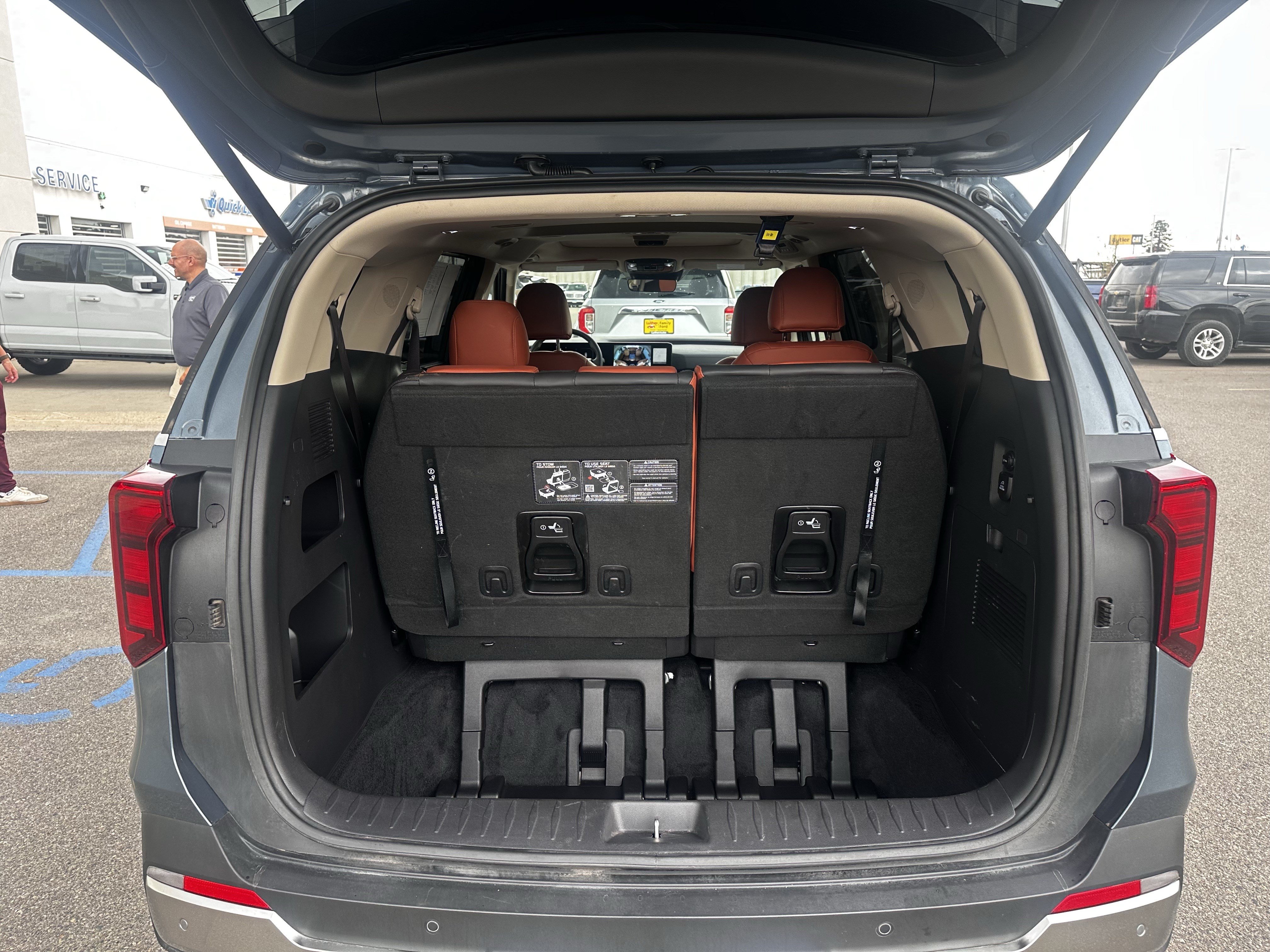 Used 2026 Kia Carnival SX FWD image 12