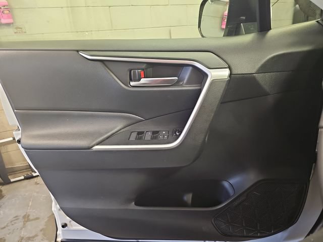 Used 2020 Toyota RAV4 XLE w/ Convenience Package AWD/4WD image 28