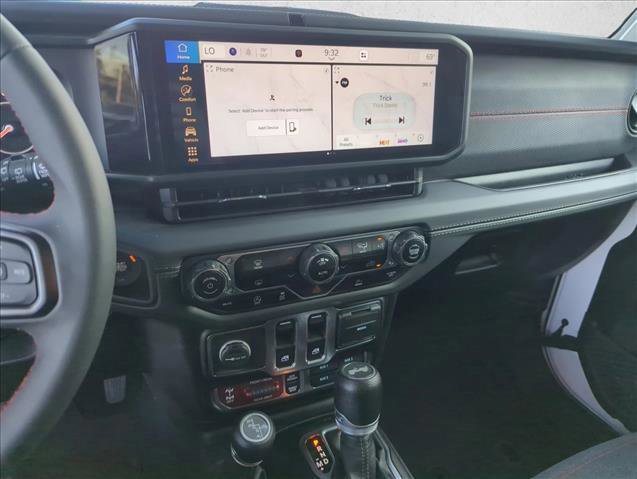 Used 2024 Jeep Wrangler Rubicon image 14