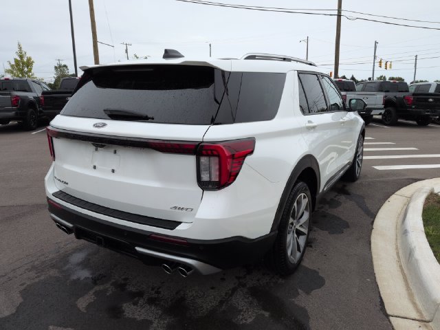 Certified 2025 Ford Explorer Platinum w/ Ultimate Package AWD/4WD image 5