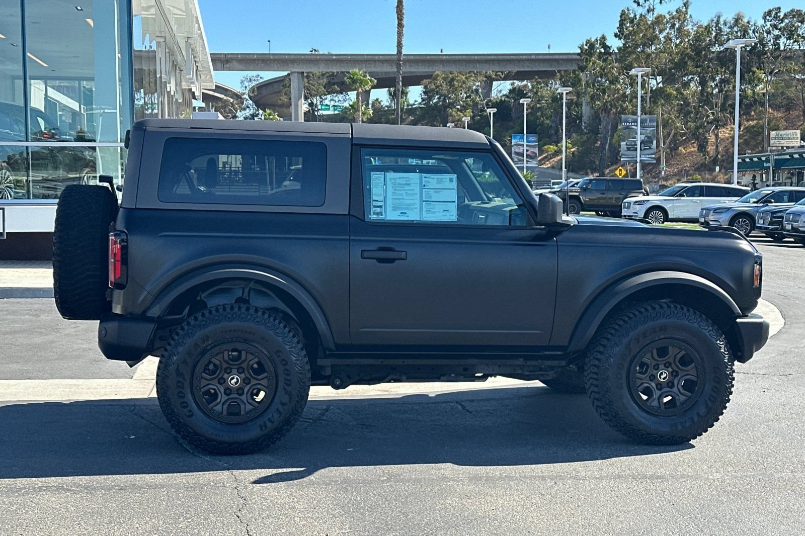 Certified 2022 Ford Bronco Wildtrak AWD/4WD image 2