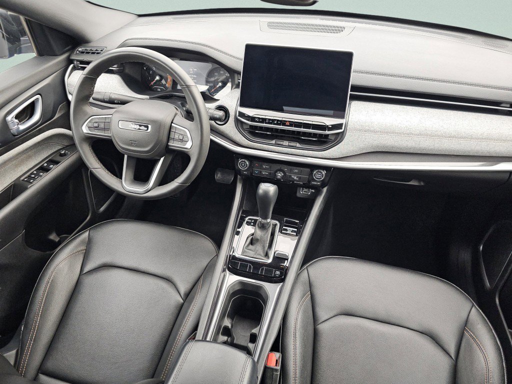 Used 2023 Jeep Compass Latitude image 21