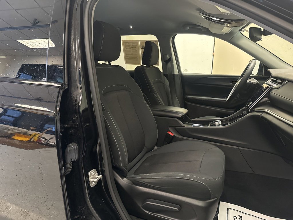 Used 2023 Jeep Grand Cherokee L Laredo image 43