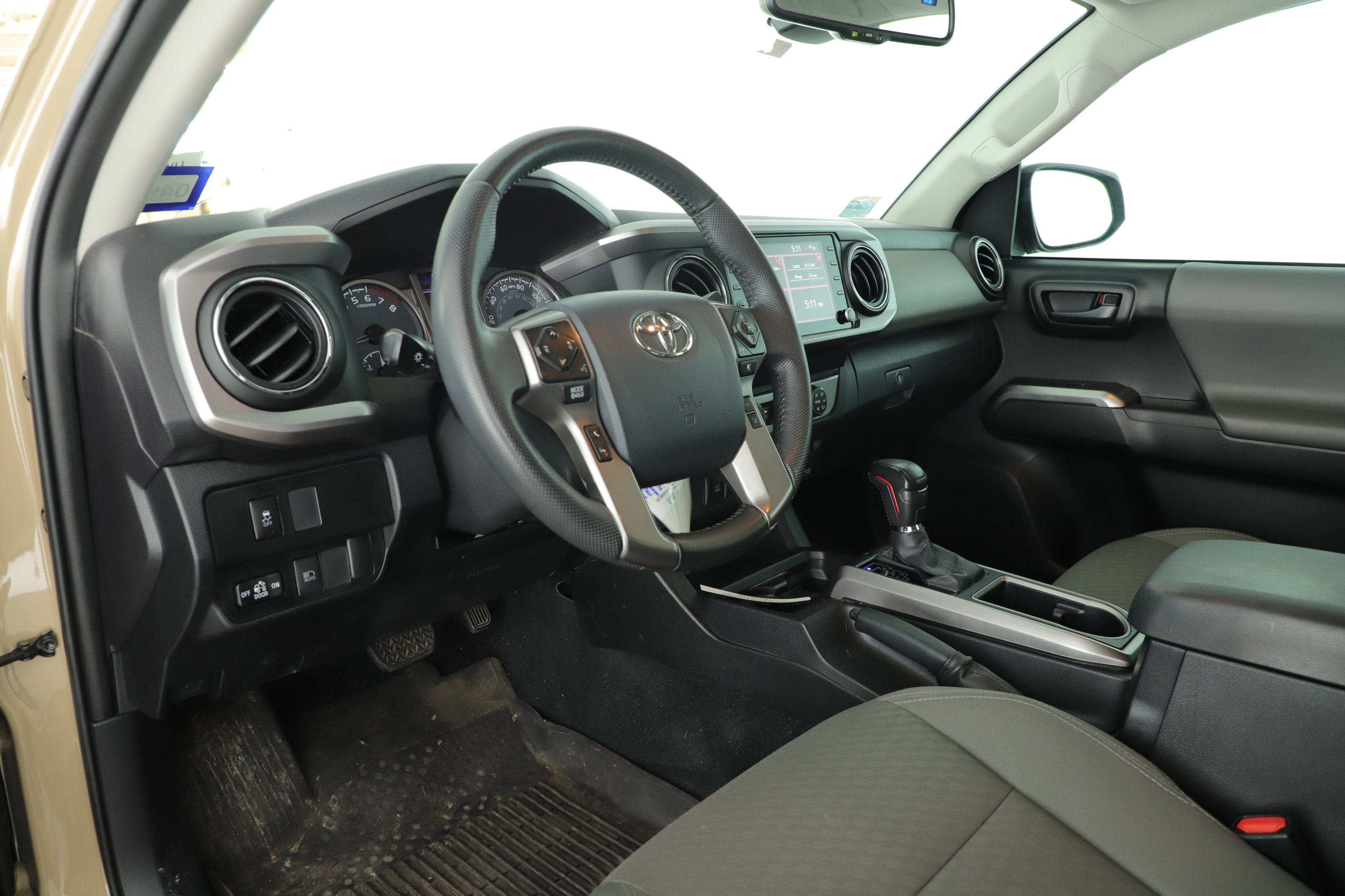 Used 2020 Toyota Tacoma SR5 RWD image 11