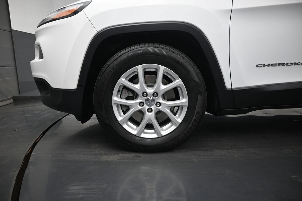 Used 2017 Jeep Cherokee Latitude FWD image 24