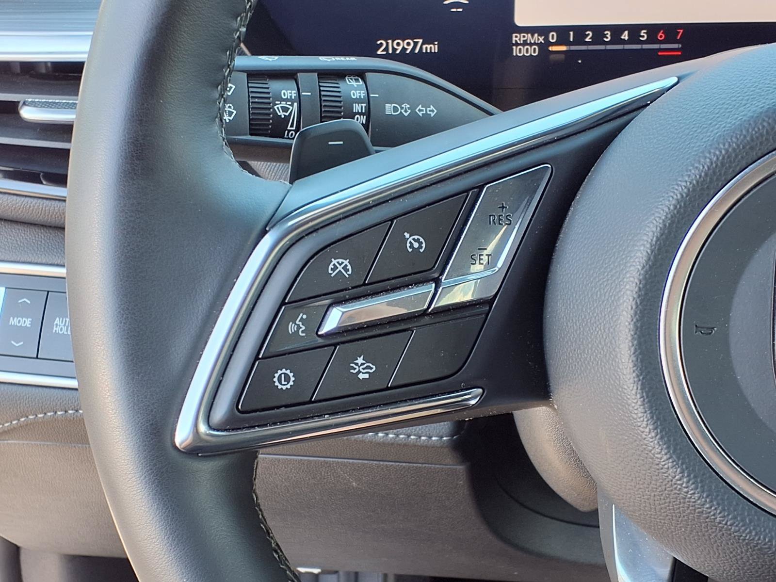 Used 2025 Buick Enclave Preferred FWD image 17