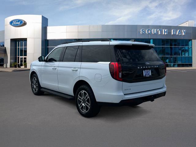 Certified 2025 Ford Expedition Active AWD/4WD image 3