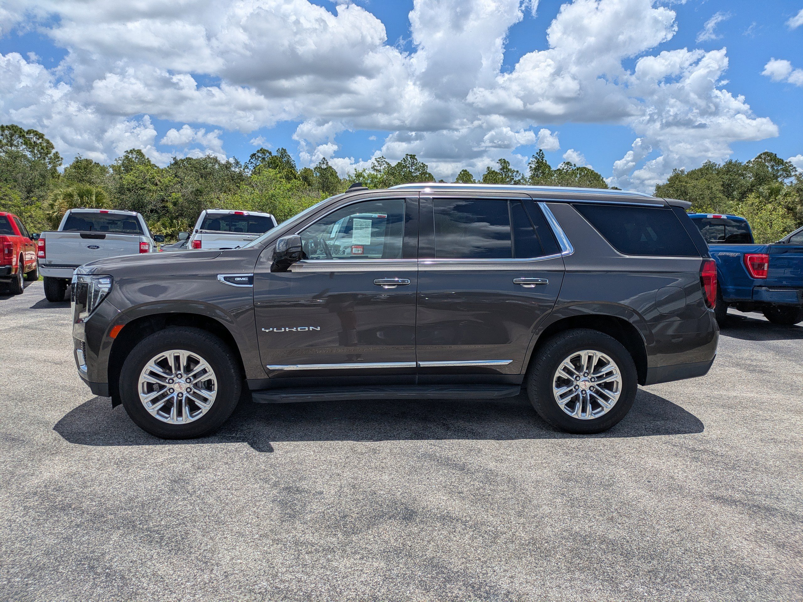 Used 2021 GMC Yukon SLT w/ SLT Premium Package AWD/4WD image 7