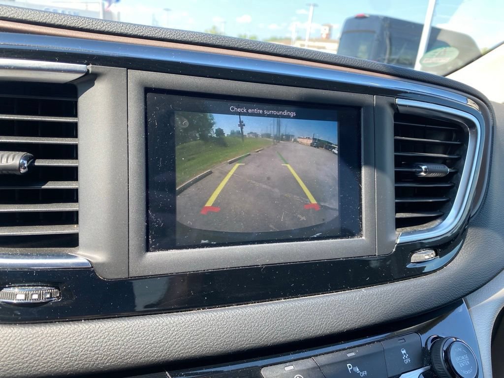 Used 2020 Chrysler Voyager LX FWD image 21