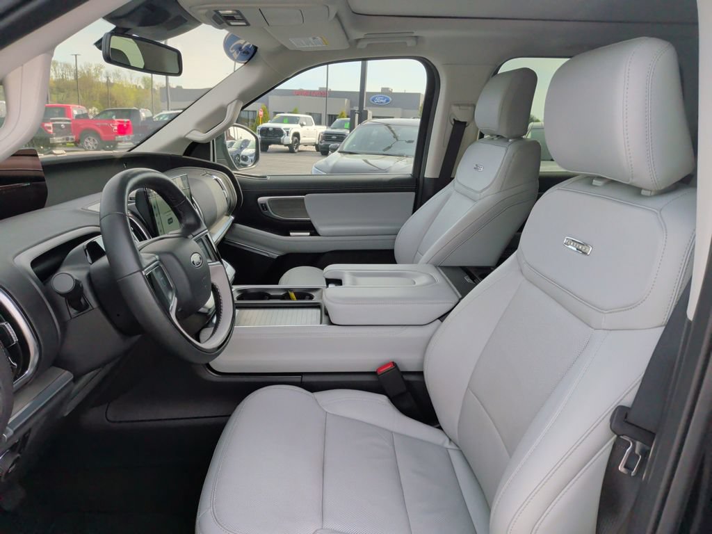 Certified 2025 Ford Expedition Platinum w/ Driver's Package AWD/4WD image 4
