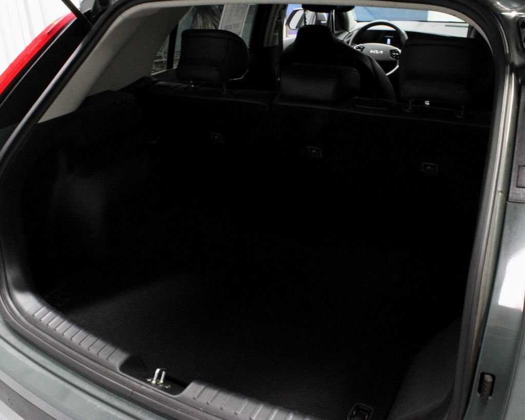 Used 2023 Kia Niro EX w/ EX Cold Weather Package FWD image 14