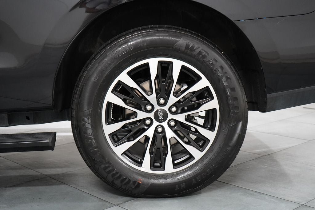 Certified 2025 Ford Expedition Platinum AWD/4WD image 36