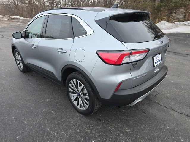 Certified 2022 Ford Escape Titanium AWD/4WD image 2