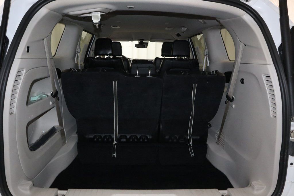 Used 2024 Chrysler Pacifica Touring-L image 16