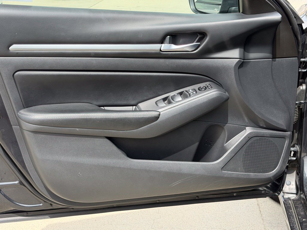 Used 2022 Nissan Altima 2.5 SV FWD image 17