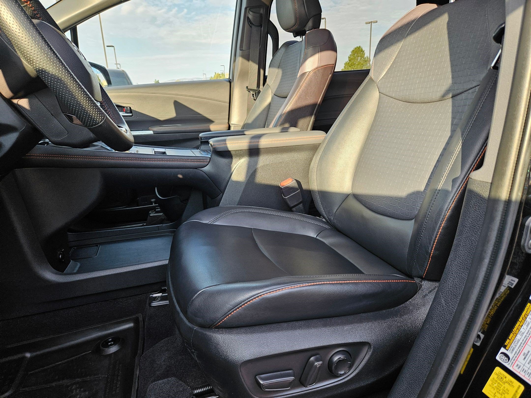 Used 2022 Toyota Sienna XSE AWD/4WD image 17
