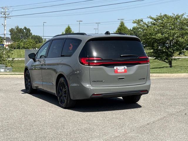 Used 2025 Chrysler Pacifica Limited FWD image 7