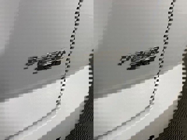 Used 2019 Jaguar E-PACE SE image 11