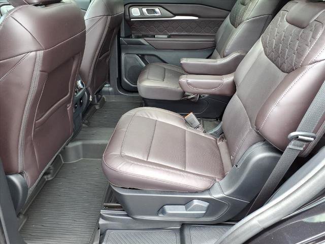 Certified 2025 Ford Explorer Platinum w/ Ultimate Package AWD/4WD image 9