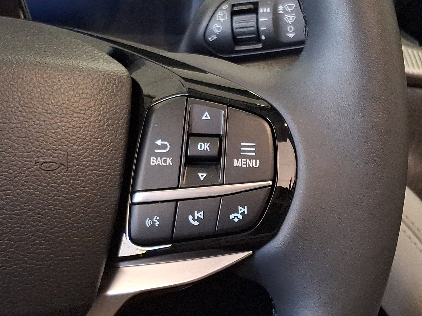 Certified 2025 Ford Explorer Platinum w/ Ultimate Package AWD/4WD image 26