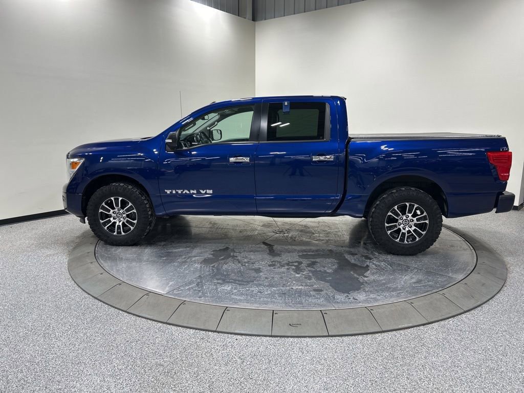Used 2020 Nissan Titan SV w/ SV Convenience Package image 2