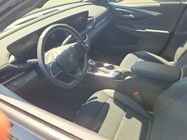 Used 2025 Buick Envista Preferred w/ Convenience I Package FWD image 3