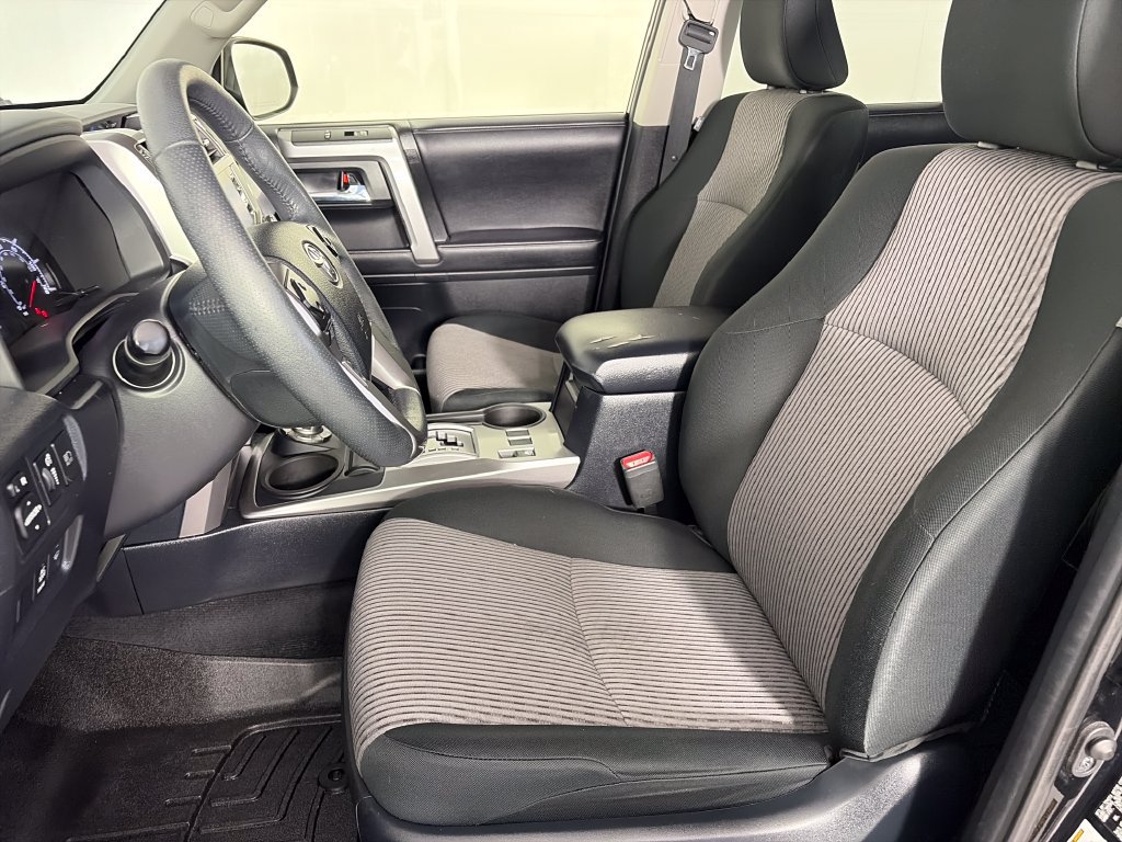 Used 2022 Toyota 4Runner SR5 AWD/4WD image 11