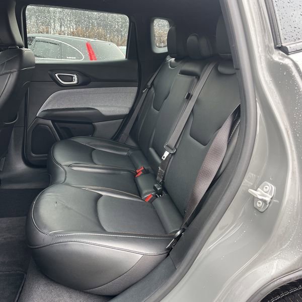 Used 2023 Jeep Compass Latitude image 23