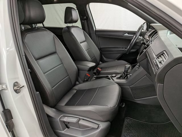 Used 2020 Volkswagen Tiguan SE R-Line AWD/4WD image 23