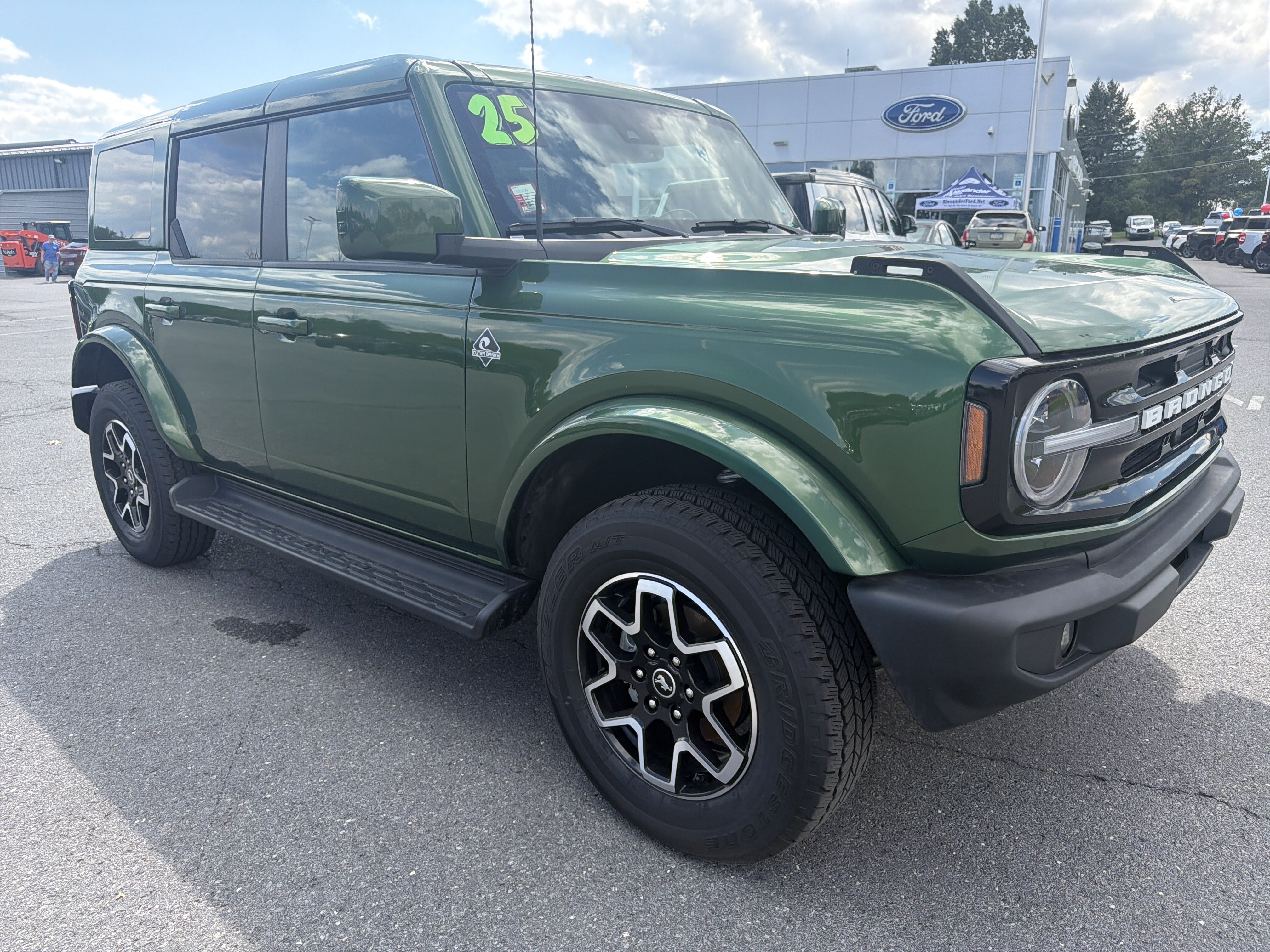 Certified 2025 Ford Bronco Outer Banks AWD/4WD image 1