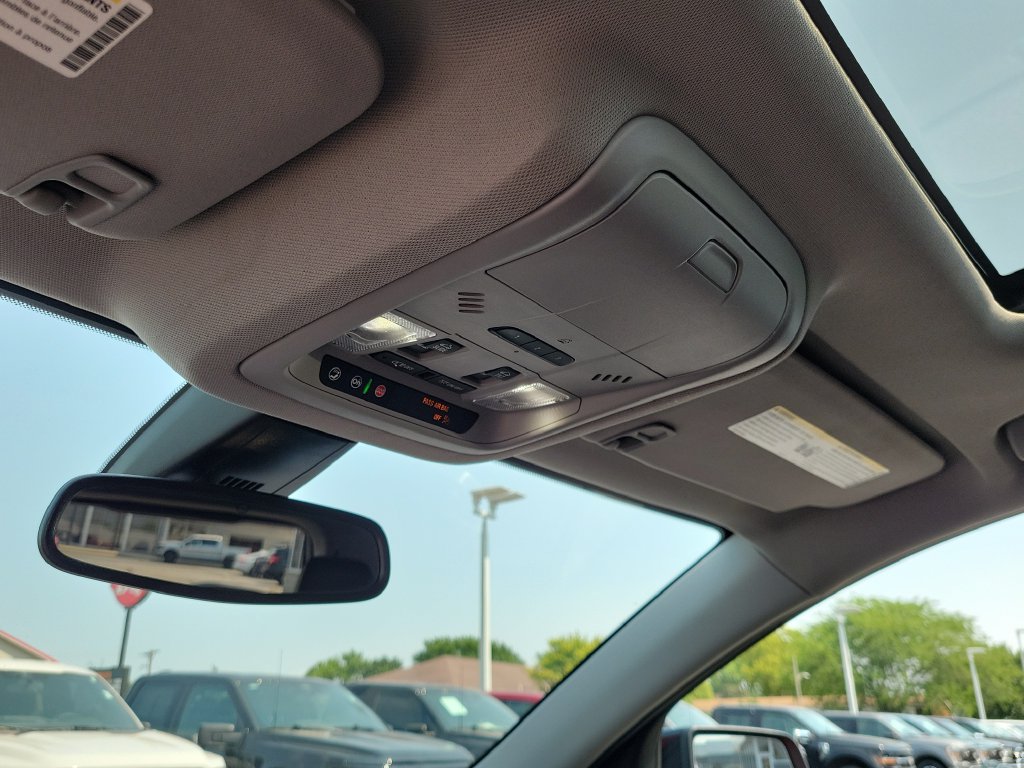 Used 2022 GMC Acadia AT4 w/ Technology Package AWD/4WD image 32