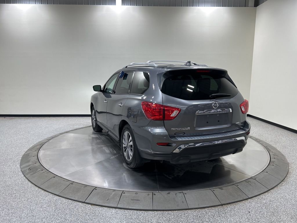 Used 2020 Nissan Pathfinder S image 3