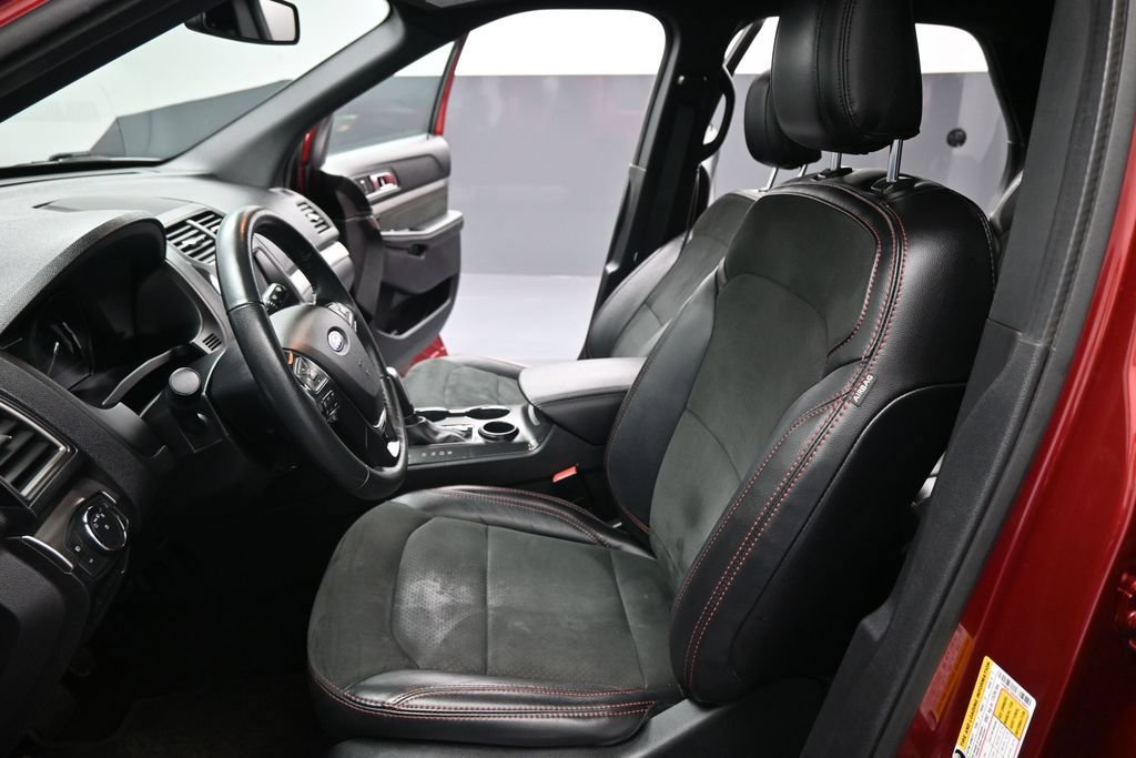 Certified 2019 Ford Explorer XLT w/ Equipment Group 202A FWD image 10