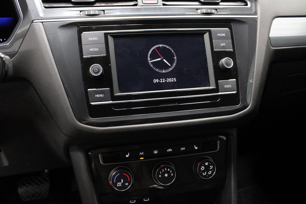 Used 2022 Volkswagen Tiguan S image 32