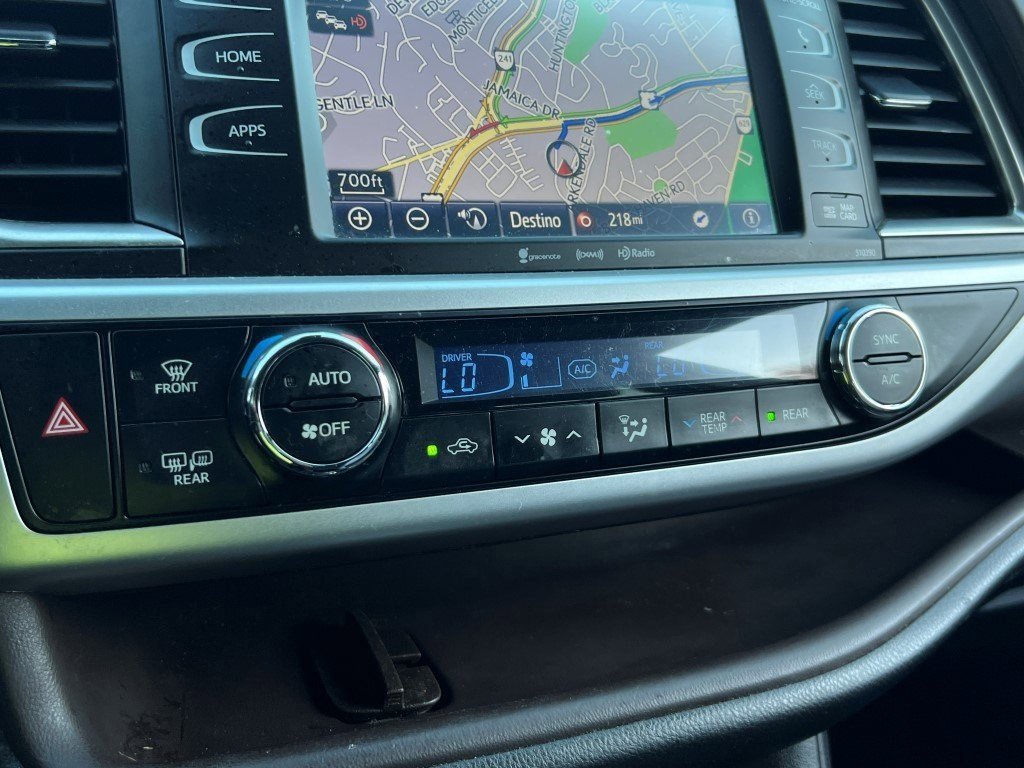 Used 2019 Toyota Highlander XLE image 25