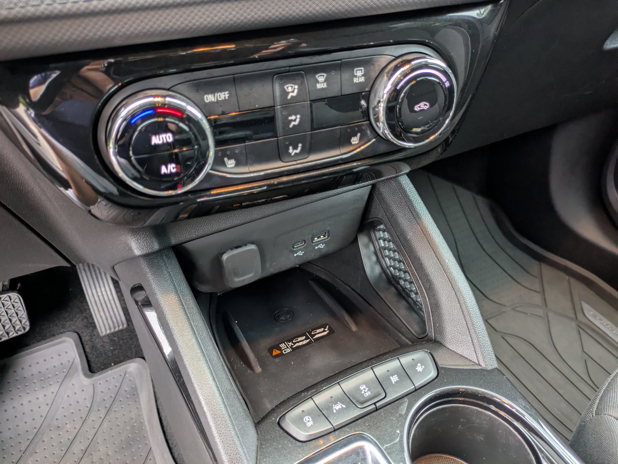 Used 2024 Chevrolet TrailBlazer LT w/ Convenience Package FWD image 24