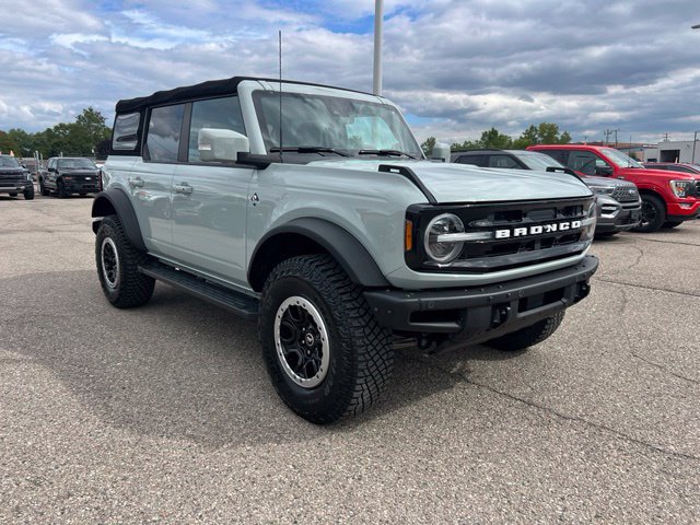 Certified 2022 Ford Bronco Outer Banks w/ Sasquatch Package AWD/4WD image 3