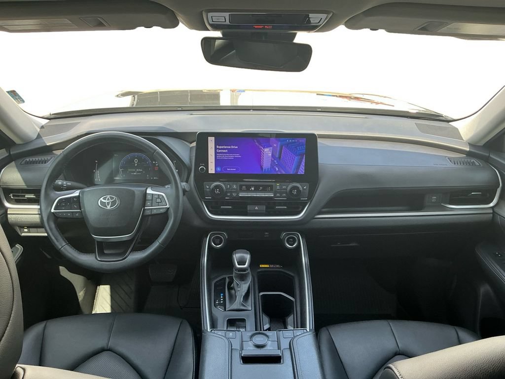 Used 2024 Toyota Grand Highlander AWD image 17