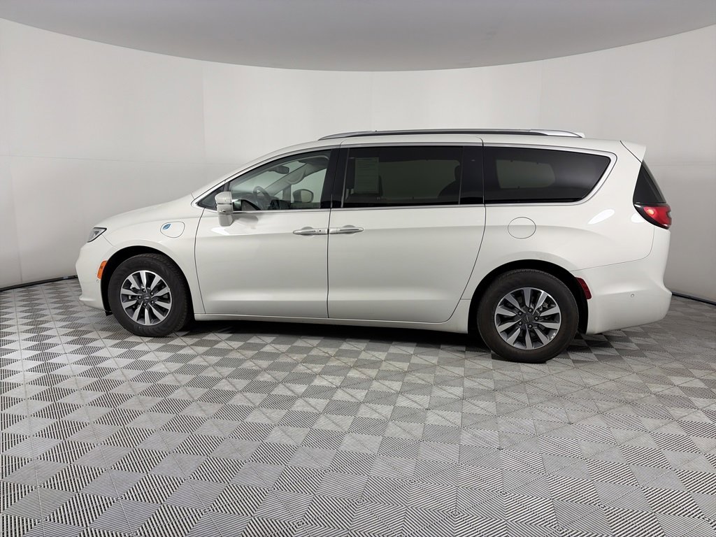 Used 2021 Chrysler Pacifica Touring-L image 4