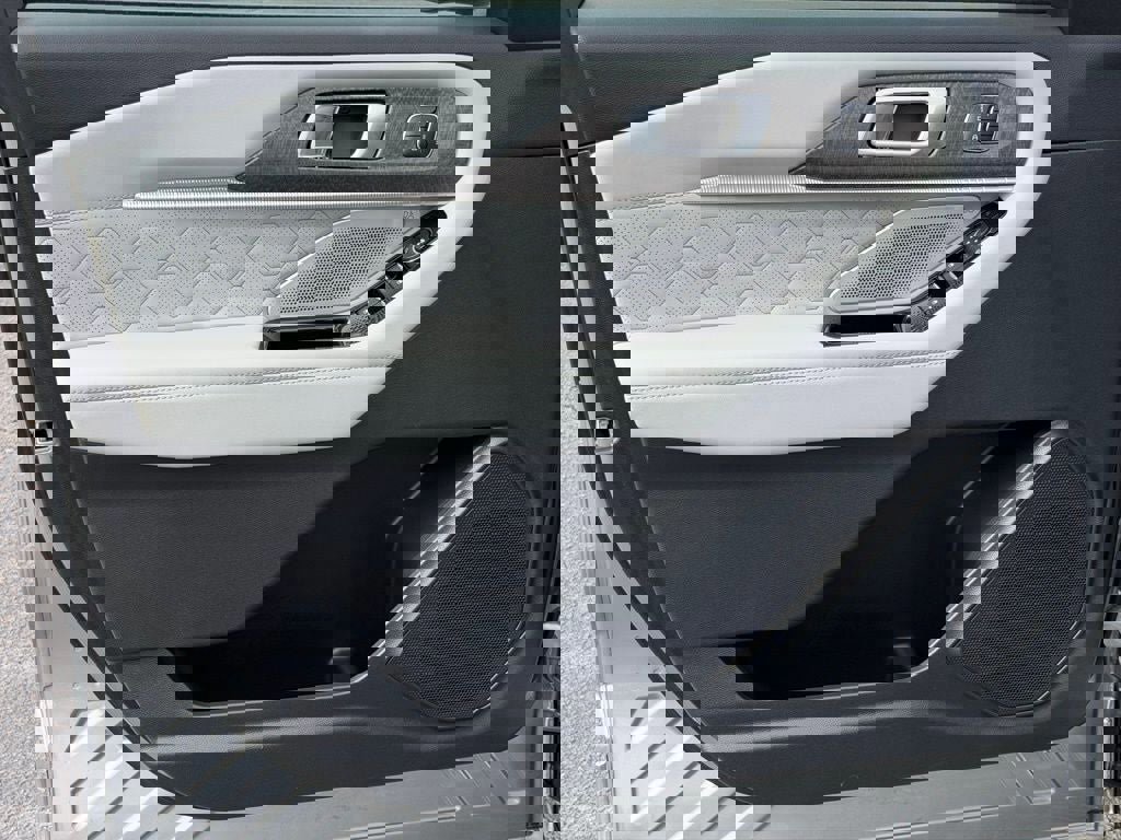 Certified 2025 Ford Explorer Platinum w/ Ultimate Package image 28