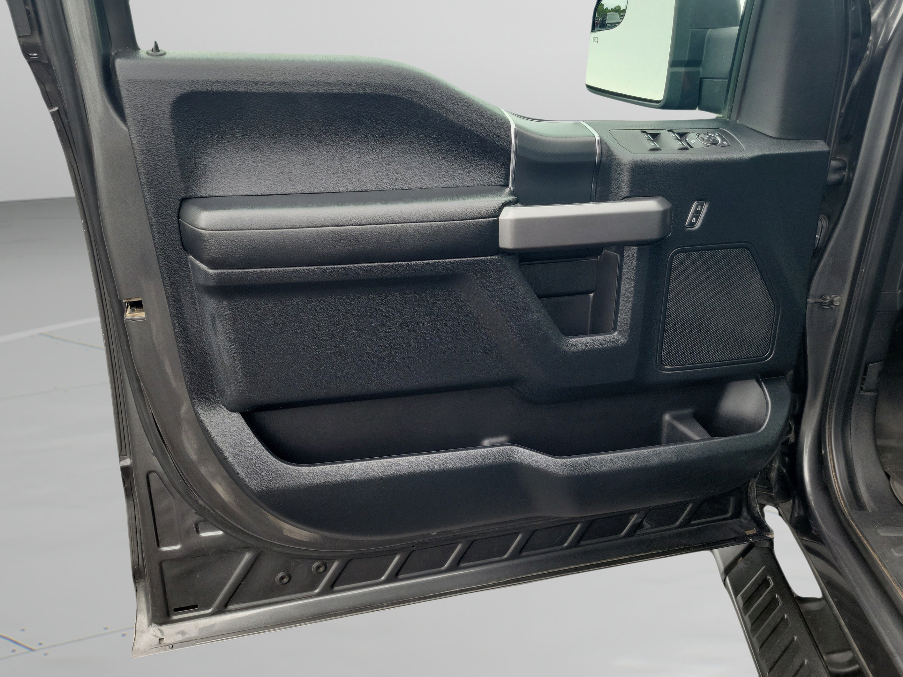 Certified 2020 Ford F150 XLT w/ Equipment Group 302A Luxury AWD/4WD image 17
