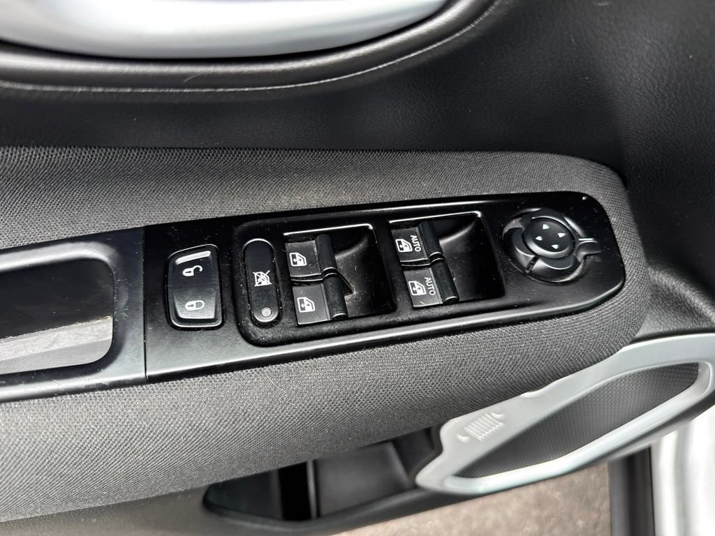 Used 2020 Jeep Renegade Latitude w/ Cold Weather Group AWD/4WD image 16
