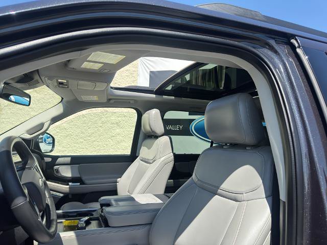 Certified 2025 Ford Expedition Active AWD/4WD image 11