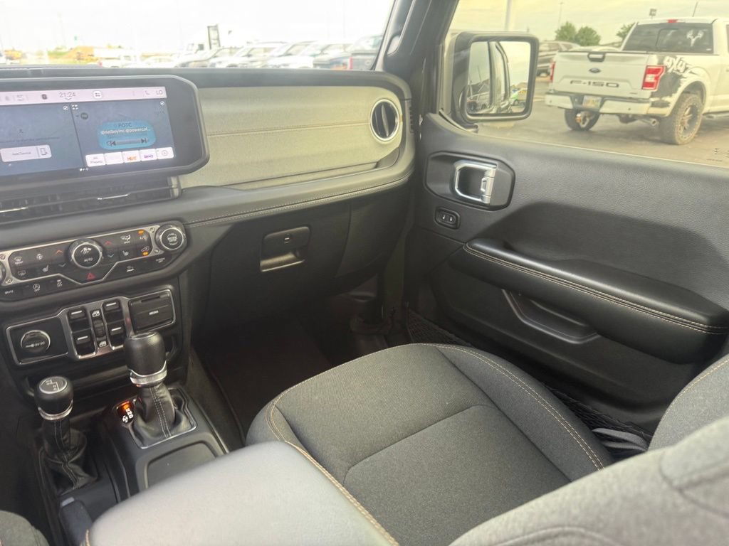 Used 2024 Jeep Wrangler Unlimited Sahara AWD/4WD image 49