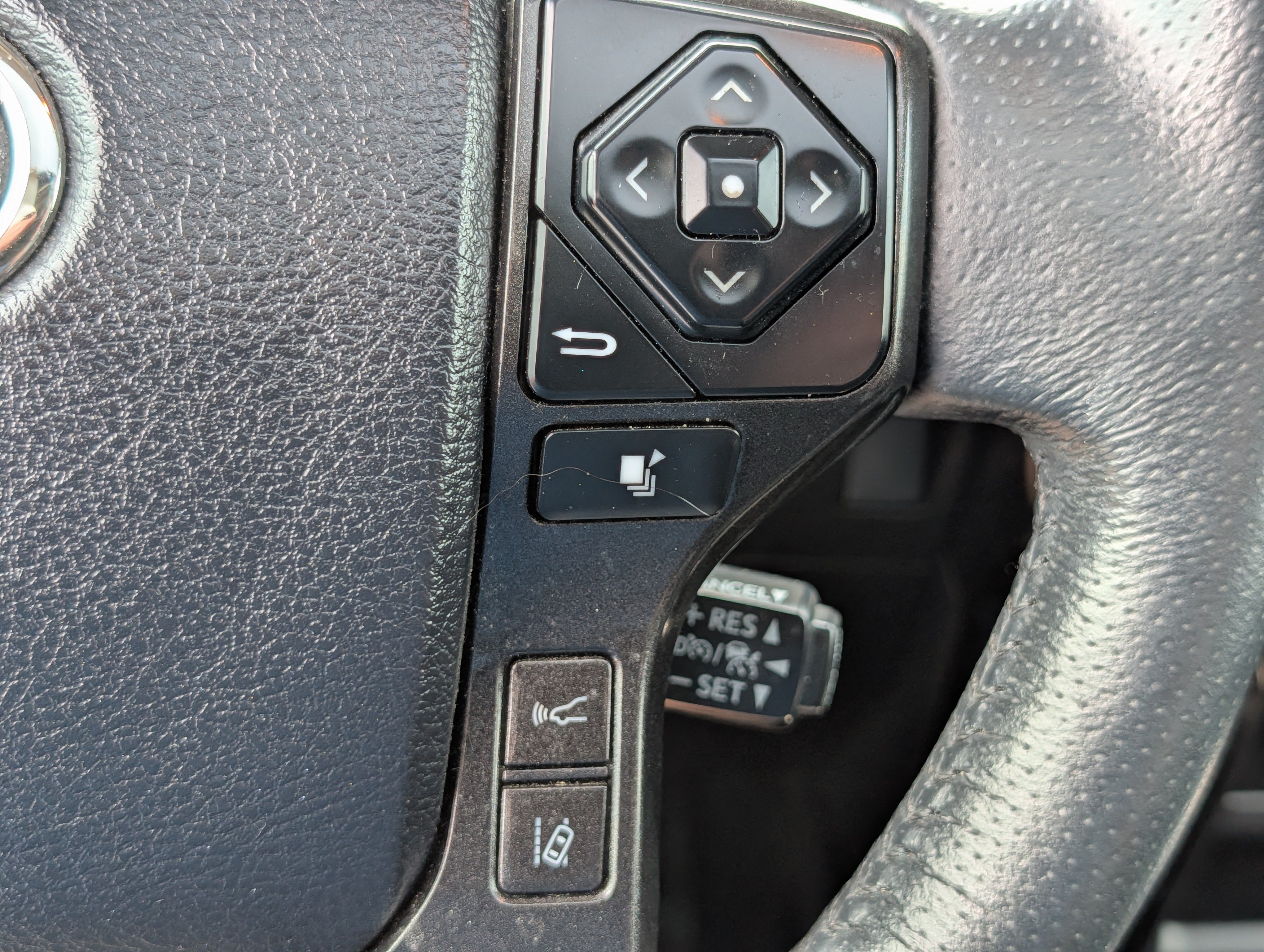 Used 2022 Toyota 4Runner TRD Off-Road Premium w/ TRD Black Wheel Package (TMS) AWD/4WD image 23