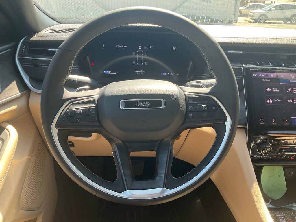 Used 2025 Jeep Grand Cherokee L Limited w/ Luxury Tech Group II image 21